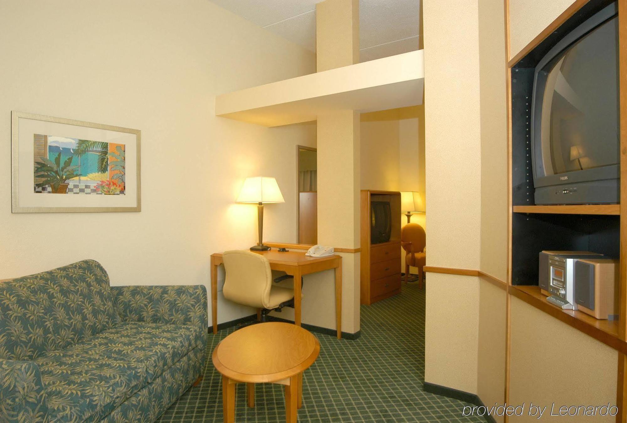 Fairfield Inn And Suites Jacksonville Beach Room photo